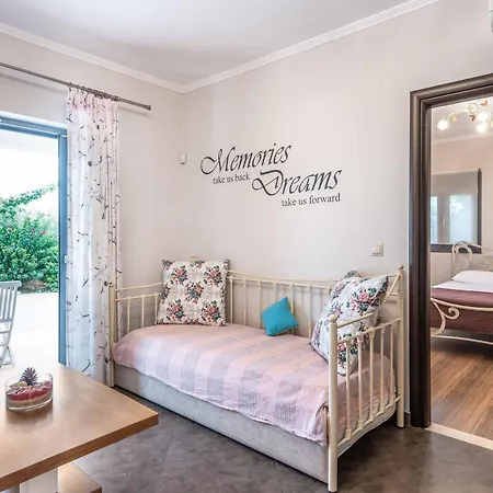 Anemoni Villa *